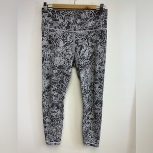 ATHLETA, Elation Graffiti 7/8 Tight, Black White Fleur, Size Medium